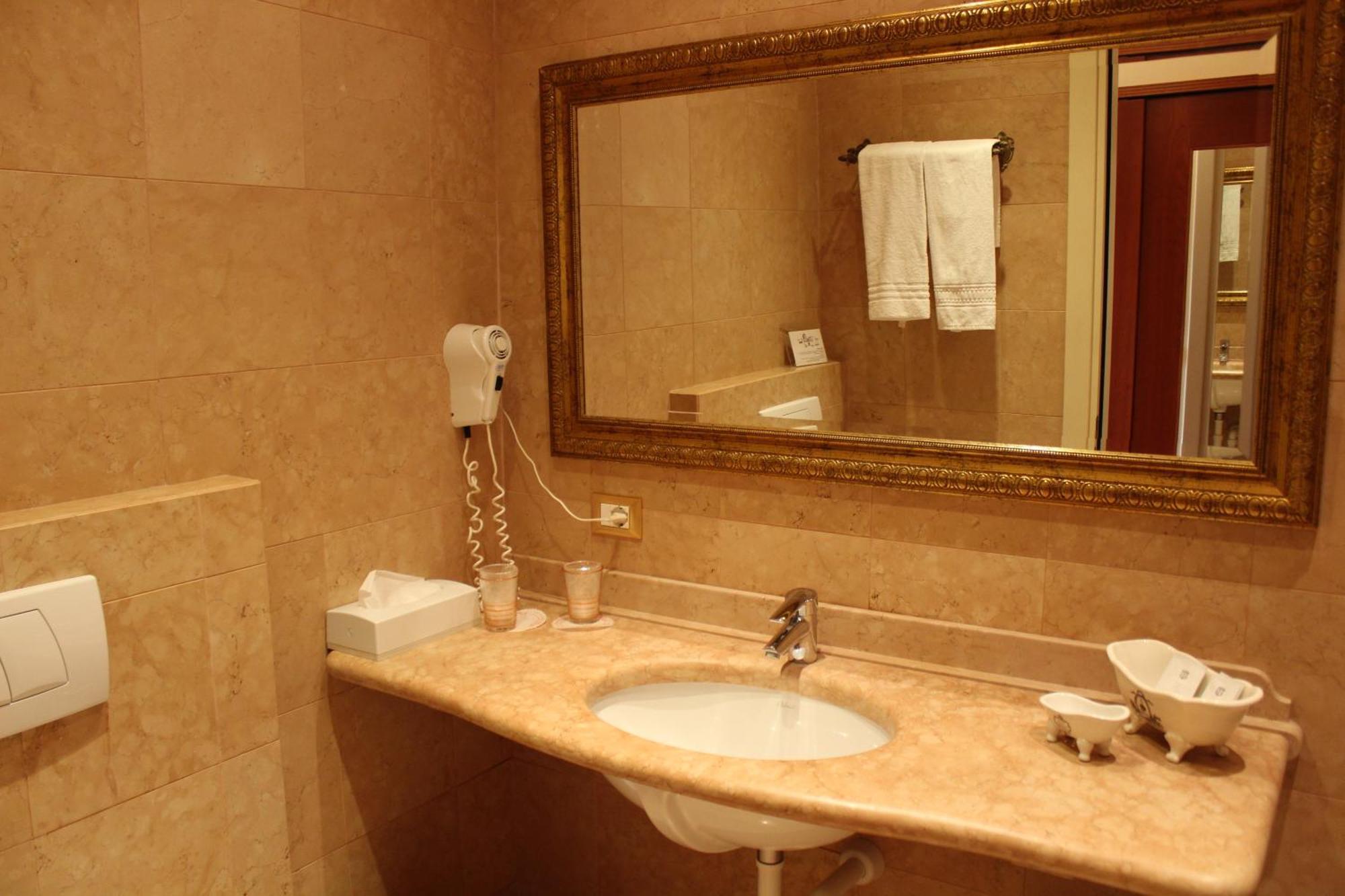 Hotel La Dolce Vita كافايون فيرونيسي المظهر الخارجي الصورة